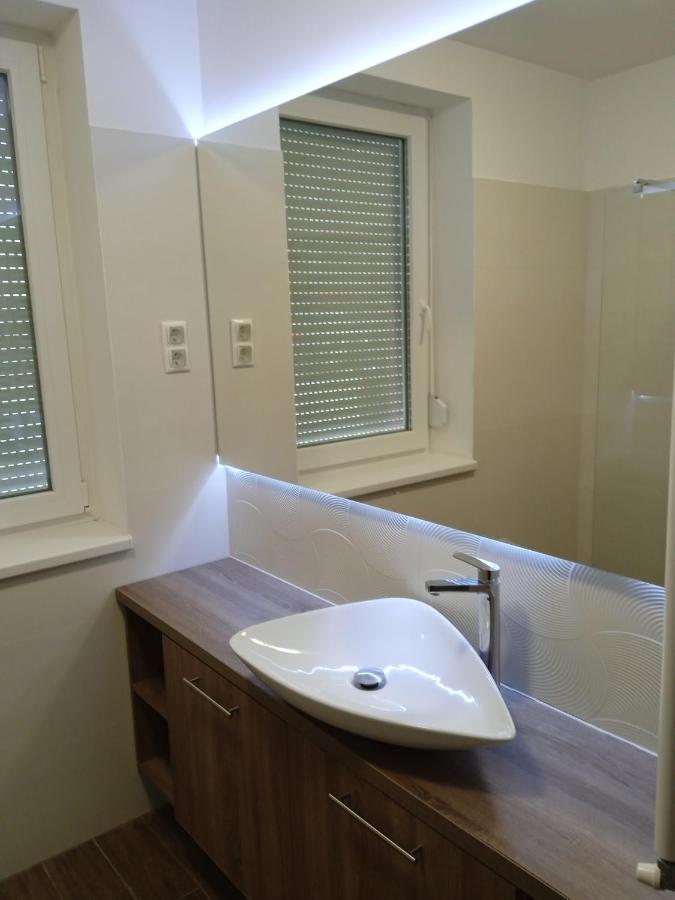 Verebes Apartman Gyor Ngoại thất bức ảnh