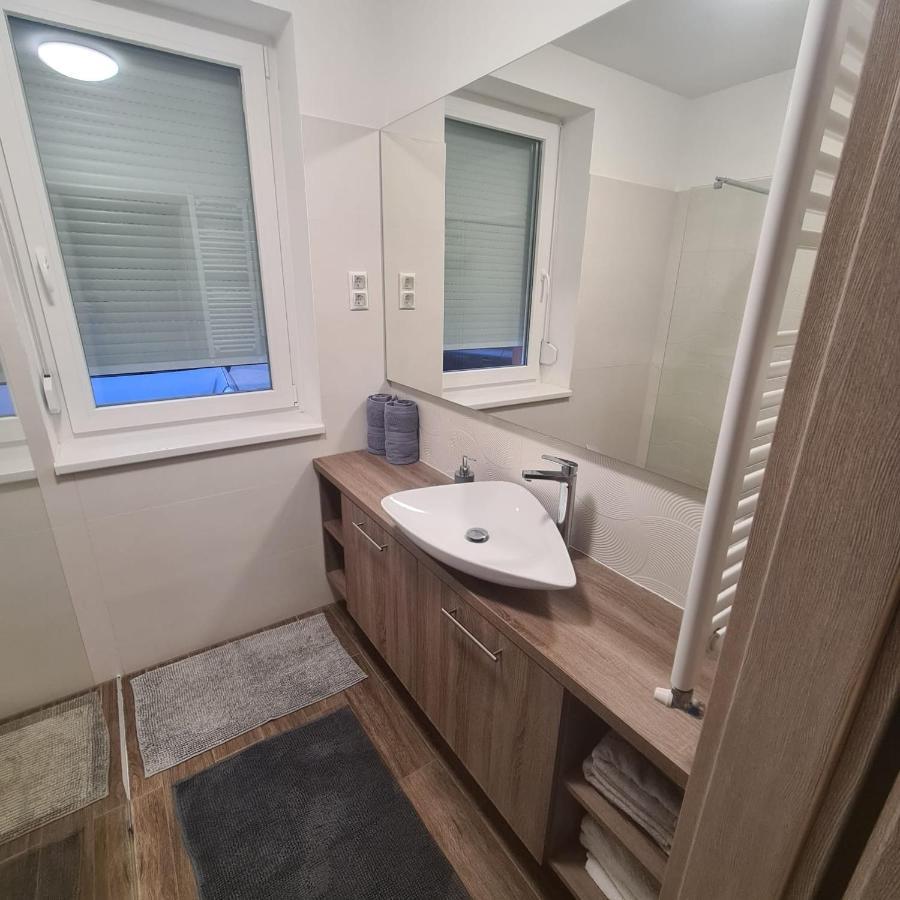 Verebes Apartman Gyor Ngoại thất bức ảnh